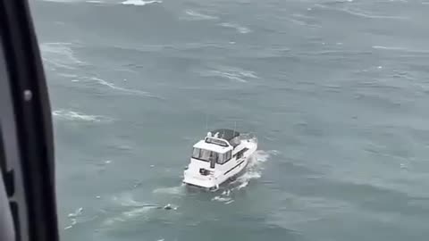 Coast Guard attempts to rescue a boater off the coast of Oregon right before it