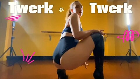 Curvy Girl Twerking & Shaking Ass - Sexy Dancing with Big Booty Moves! |Beautiful girl Twerking