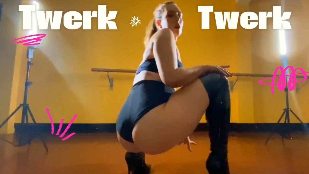 Curvy Girl Twerking & Shaking Ass - Sexy Dancing with Big Booty Moves! |Beautiful girl Twerking
