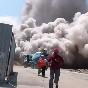 People run as skyscraper collapses in Thailand during earthquake