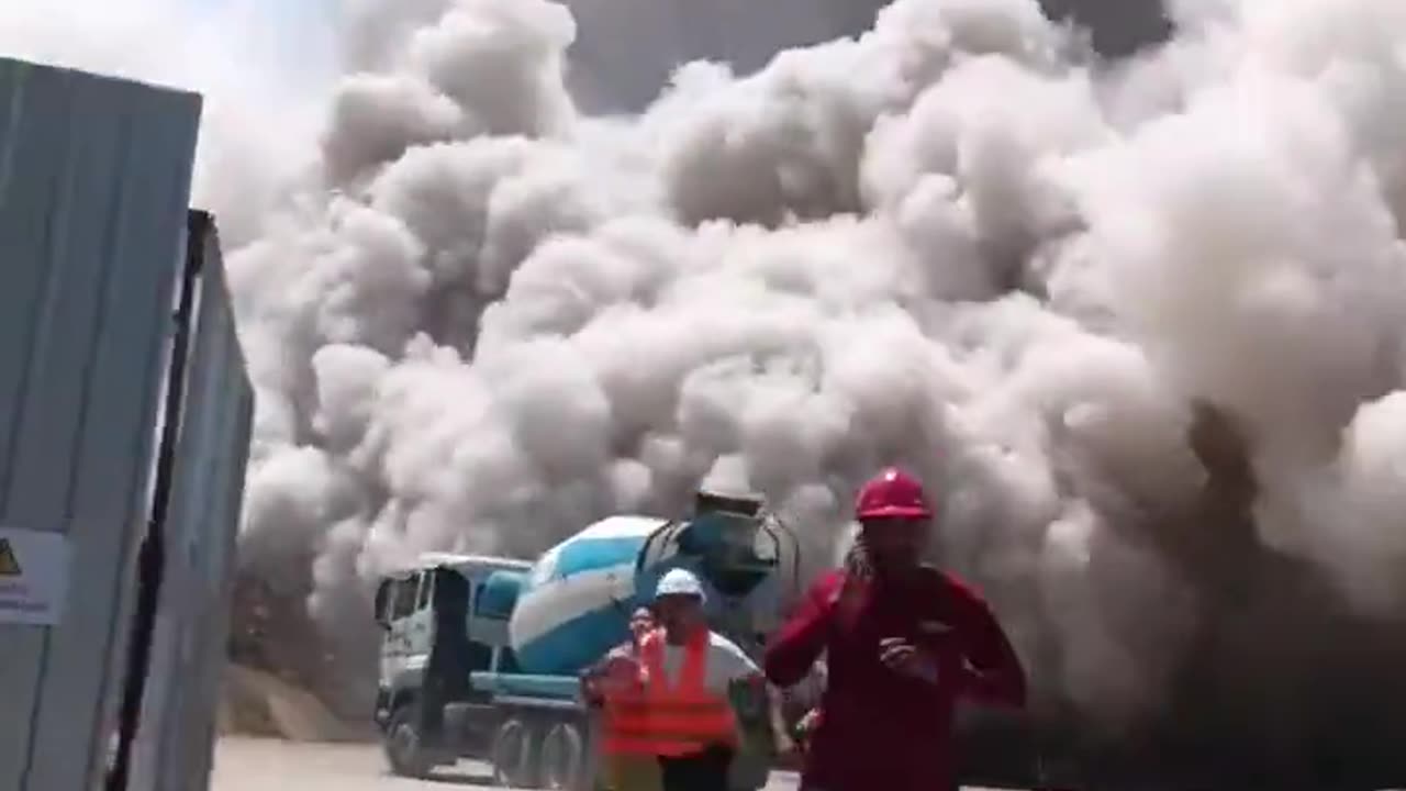People run as skyscraper collapses in Thailand during earthquake