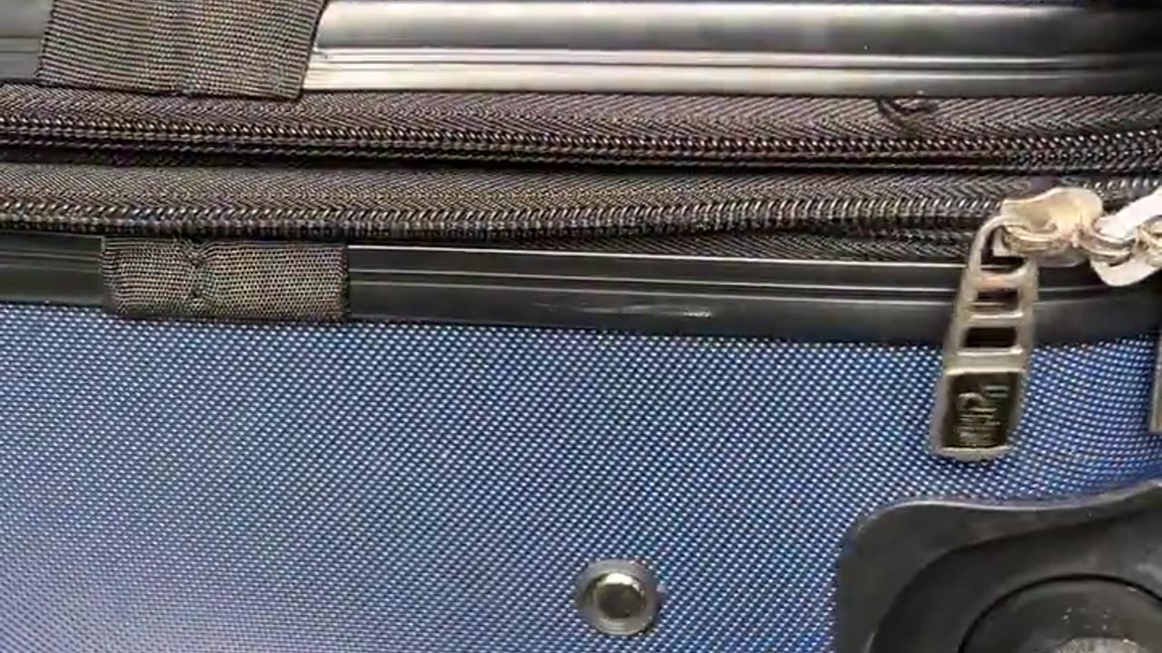 💥🔥💥 Hack a suitcase or a back pack like a pro. Then zip left when done to cover up your tracks