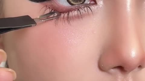 Eyelash Application Techniques for Maximum Results