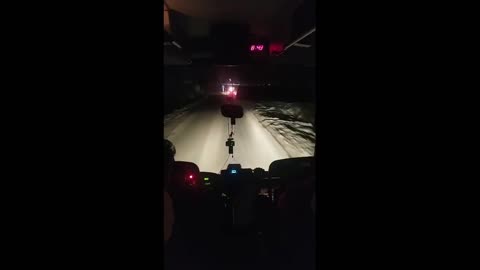 Полицай спират автобуси и... записват граждани, протестирали срещу еврото - акценти (част 3)