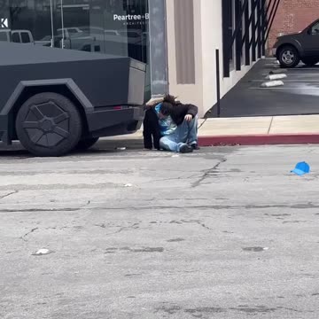 Idiot Tries to Steal a Catalytic Converter From a Cybertruck