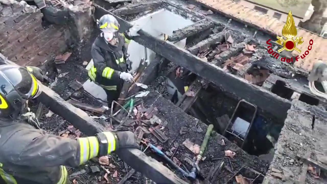 Pontedecimo (GE) - A fuoco tetto di una casa: l’intervento dei Vigili del Fuoco (21.02.25)