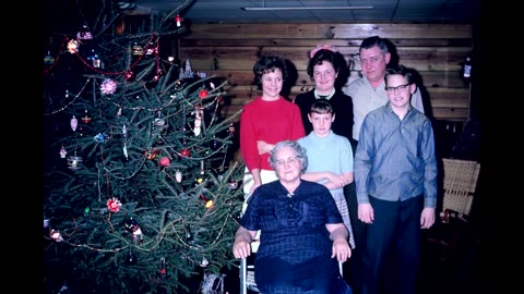 Lovely Vintage Christmas Family Photos From the 1960s