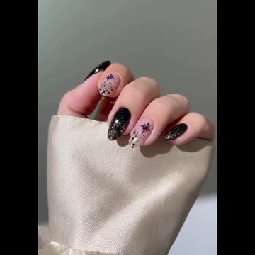 Black and white Glittered Nail design - Do you like it?