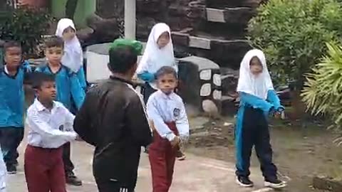 Latihan katate di sekolah dasar