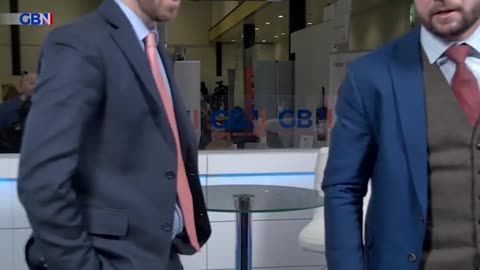 One eyed McCain says if he ever met Tucker Carlson, “I’ll f*cking kill him.”