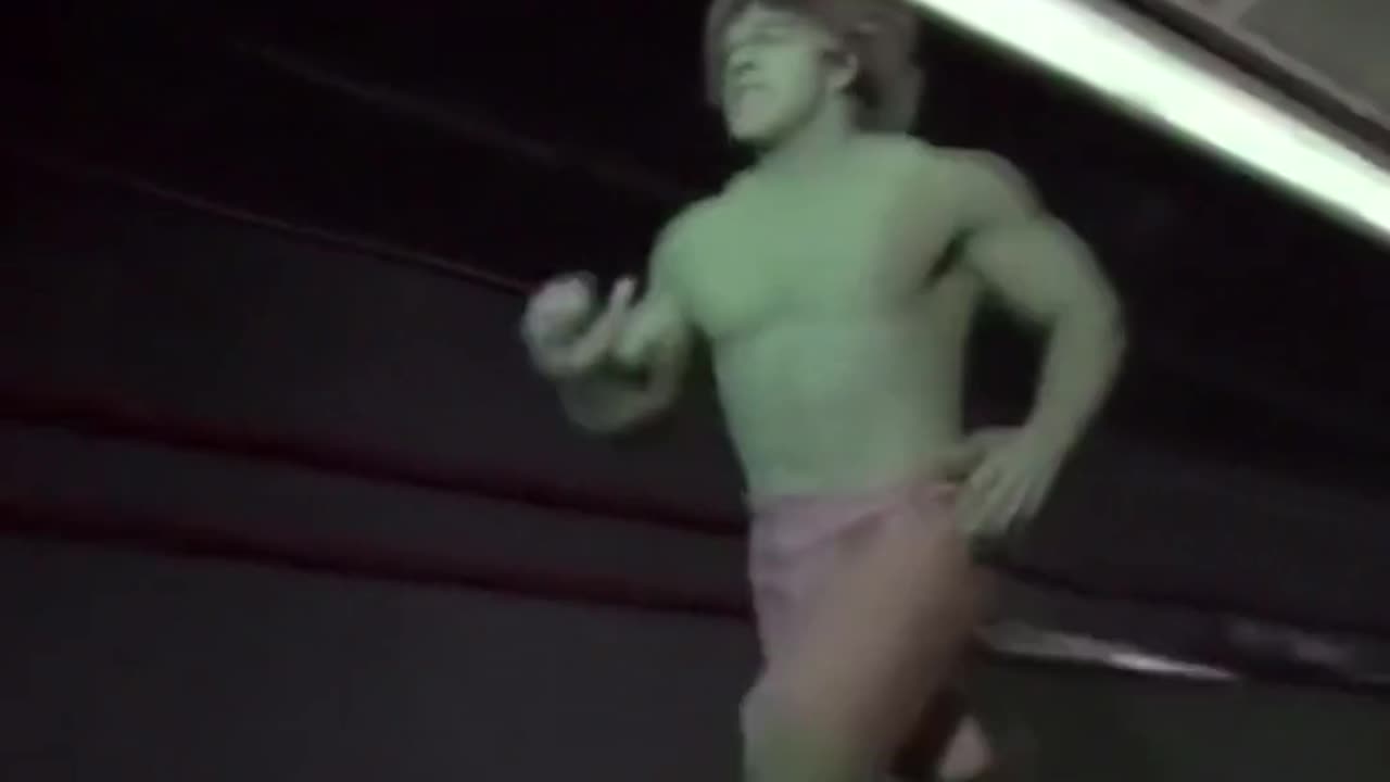 Incredible Hulk gets delayed on the London Underground