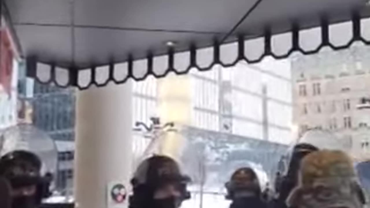 ottawa trucking protest [lNd5MeuhgTs]