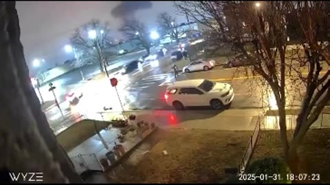 Small plane crashes outside Roosevelt Mall in Philadelphia