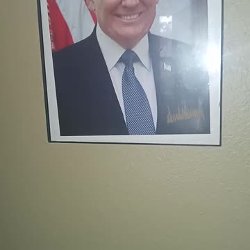 Cat meets commander in Chief