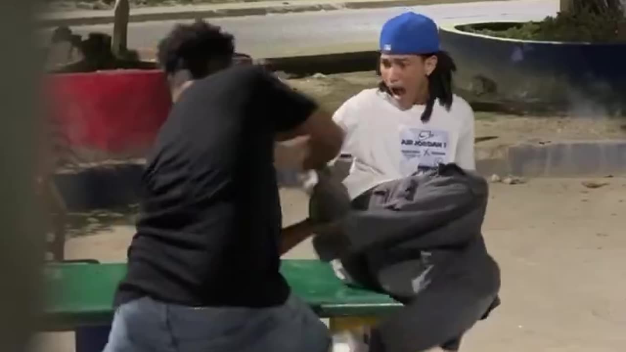 Prank gone wrong, 🤣 😒 😂 😭 😑 how will you react to this if you were the one (comment)