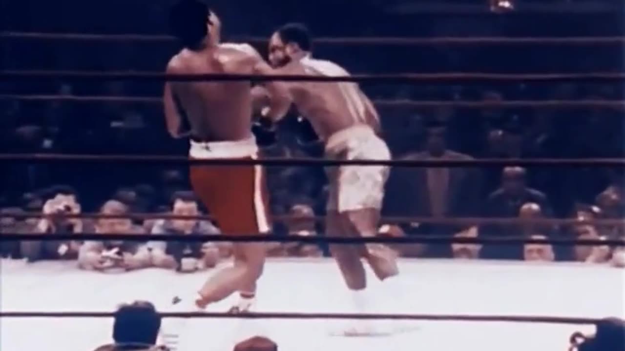 Muhammed Ali Vs Joe Frazier In Slow Motion ( Enhanced Footage )