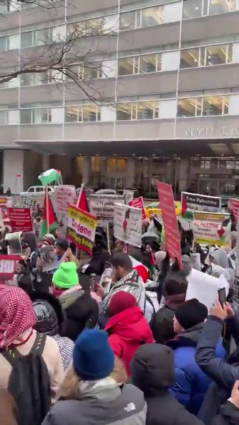 HAPPENING NOW IN NYC: "We don't want no Zionists here..