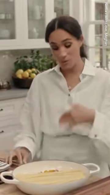 Meghan refers to spaghetti as NOODLES in new cookery show