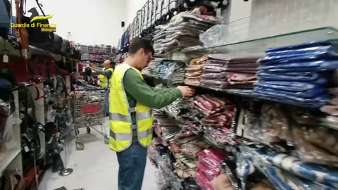 GDF BOLOGNA: SEQUESTRATI CIRCA 7 MILA ARTICOLI CON MARCHI CONTRAFFATTI (03.03.25)