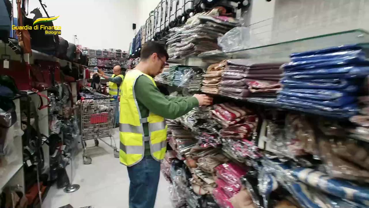 GDF BOLOGNA: SEQUESTRATI CIRCA 7 MILA ARTICOLI CON MARCHI CONTRAFFATTI (03.03.25)