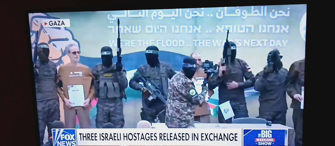 Hamas shows a first with 6 fingers!