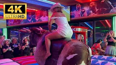 😍 Bold Girl on a Bull | Mechanical Bull Riding | Bull Riding in Benidorm