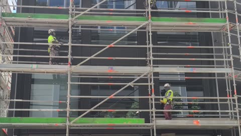 Dismantling Scaffolding in Auckland CBD