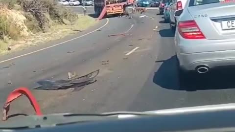 Livestock Truck Collided with a Container Truck on the N2 at Sir Lowry's Pass