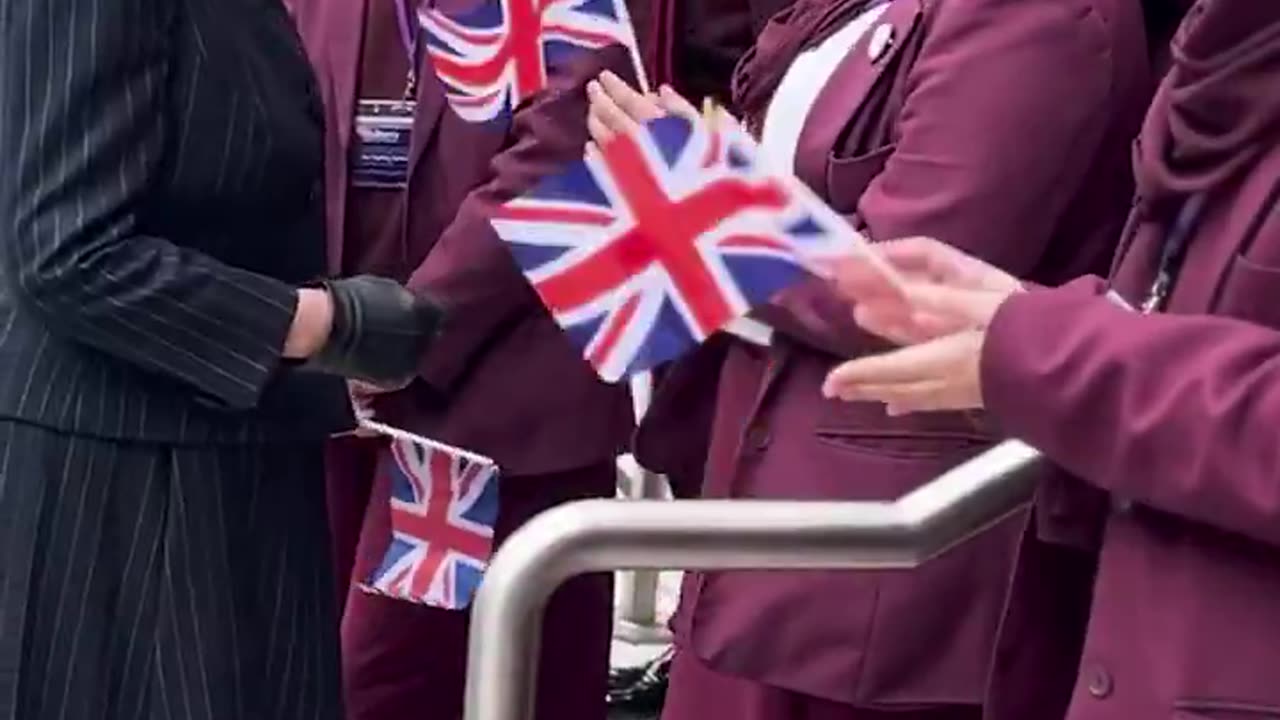 The Queen visited students and nearly all of them were foreigners.