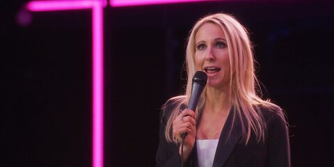 Nikki Glaser Bangin