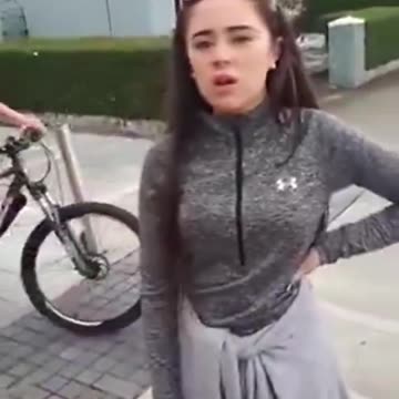 Woman harasses a Mexican for speaking Spanish in Ireland