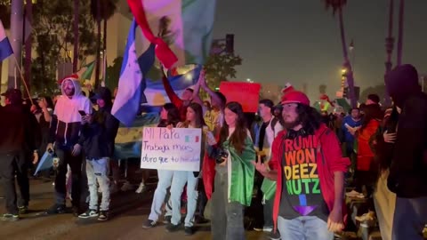 #BreakingNews LAPD were about to make arrests, all of the police officers just … left.