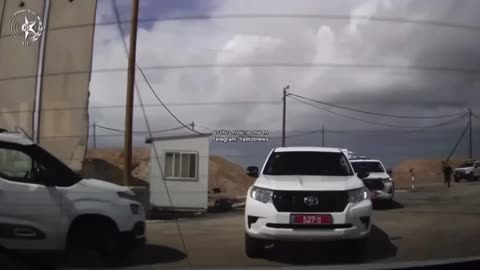 The vehicles of the fallen, escorted by IDF forces and a police convoy, make