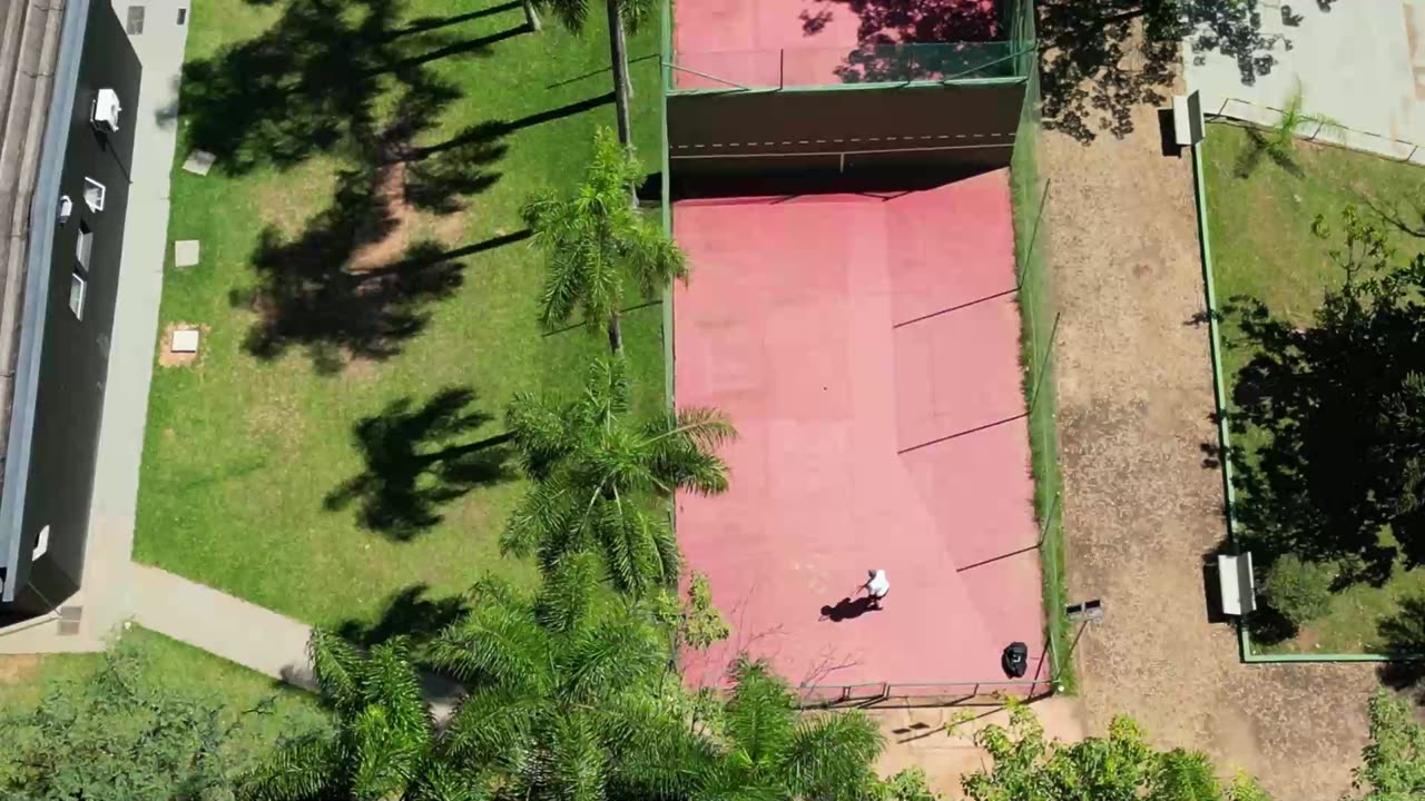 drone jogando tennis no paredão domingo