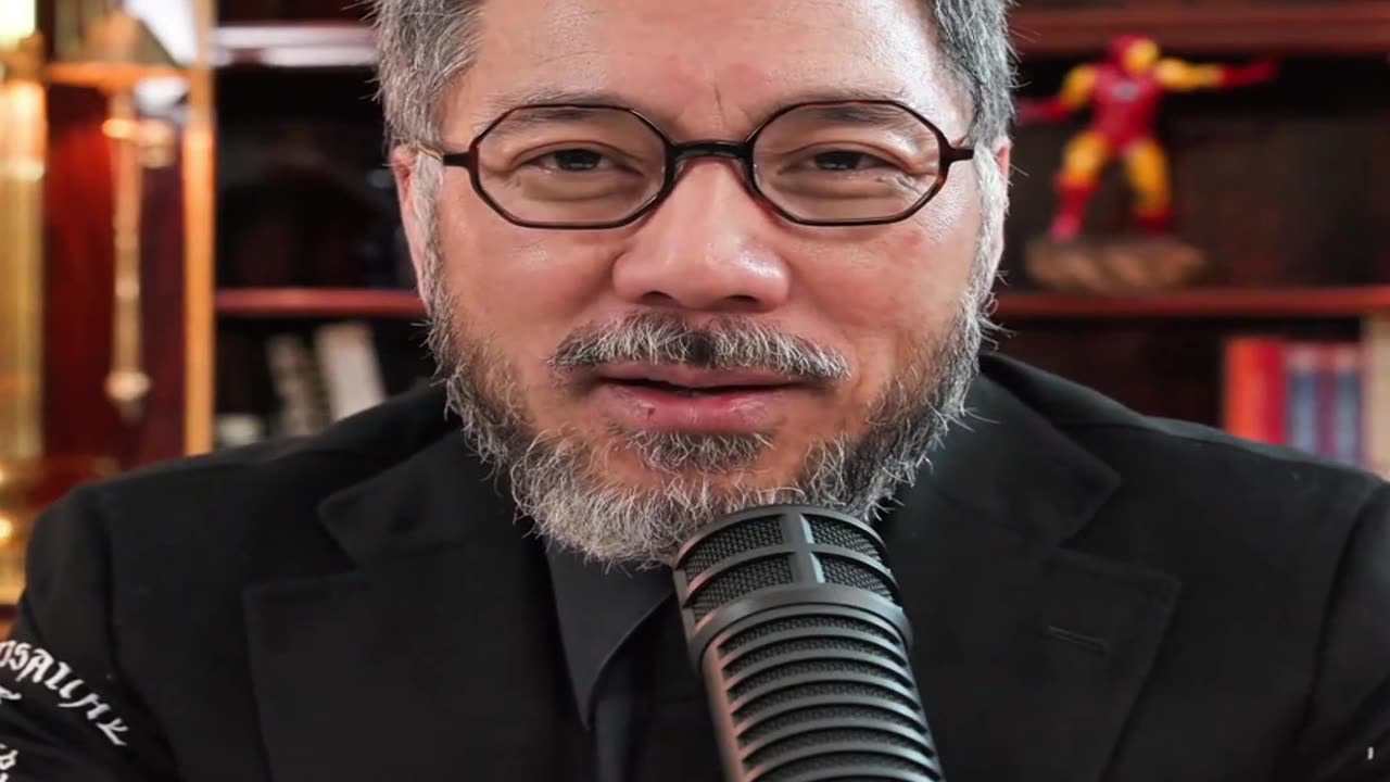 20230129文贵先生直播： #爆料革命 走什么路？需要飞时，有翅膀；需要上山时，有坚定双腿；需要下山时，有虎之凶猛；洞里会挖洞，海里会游泳，遇蓝天会翱翔