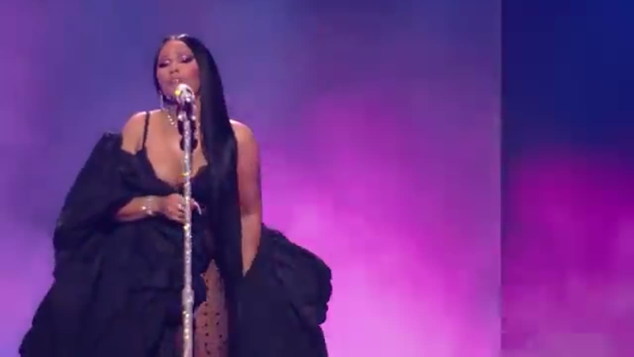 Nicki Minaj - Last Time I Saw You (Live on The MTV Video Music Awards)