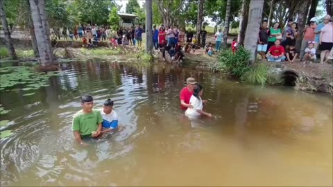 Brazil: Water baptisms at Christmas conference in Canta