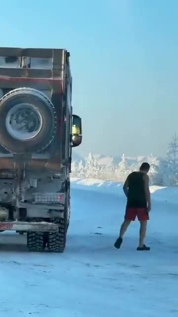 Chelyabinsk Sunbathing Style Confirmed – Who Knew It Was So Unique? 😁