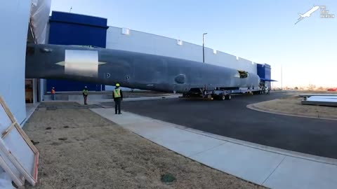 US Airmen Maintaining Gigantic 5000 lbs Engine of Feared B-52 Bomber