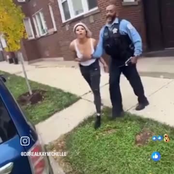 Woman Finds Toddler Wandering Alone in Chicago