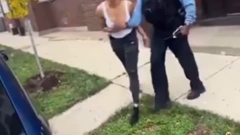 Woman Finds Toddler Wandering Alone in Chicago