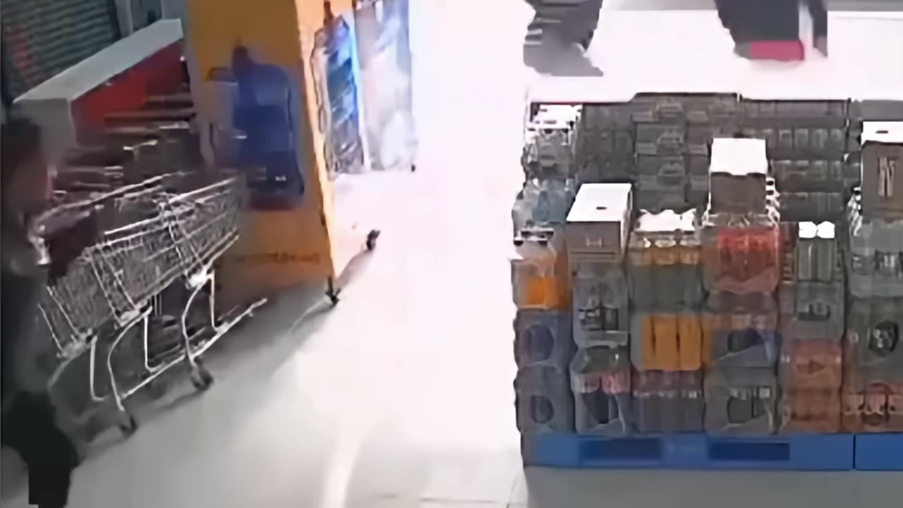 Unarmed Robbers vs Armed Security Guard