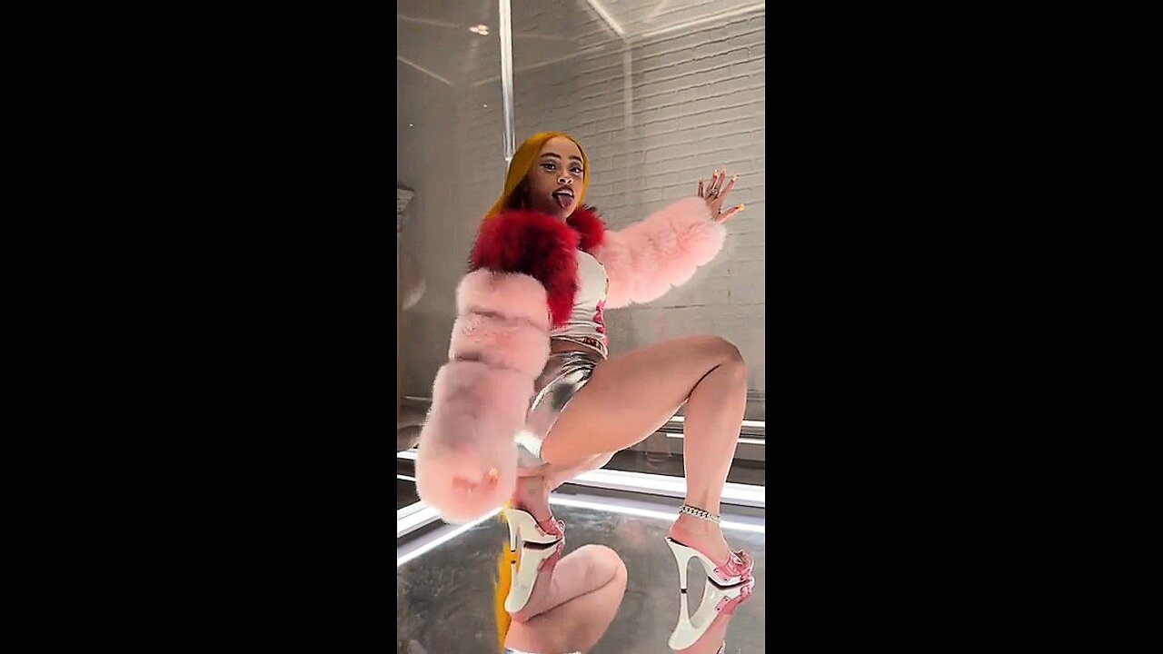 Ice Spice Shaking and clapping ass Twerk Archives