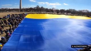 Supporters of Ukraine have unfurled the world’s largest 🇺🇦 flag on the White House