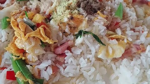 How to Make Fried Rice with a Perfect Egg Tornado Twist! 🌪 🍚 Mastering the Egg Tornado