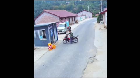 funny video|A very funny thing happened to the motorcyclist 🤣🤣🤣