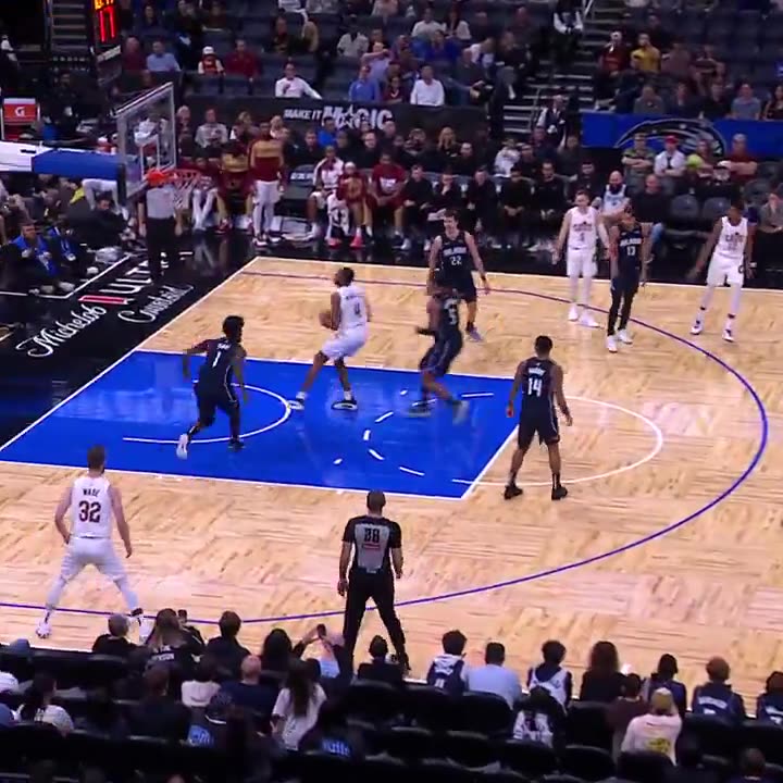 NBA - Evan Mobley having his way on both ends 😤 Big-time block right into an emphatic poster!