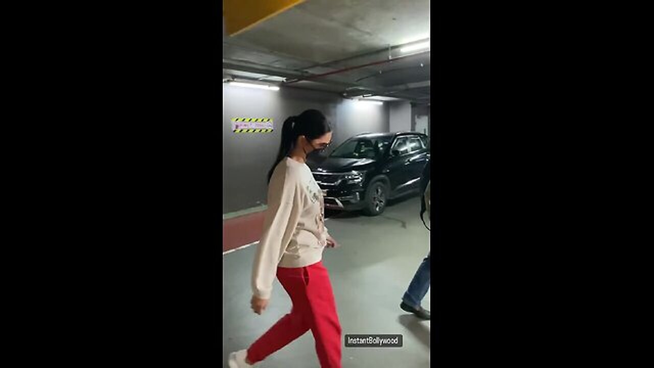 Katrina Kaif papped at the airport earlier today✈️