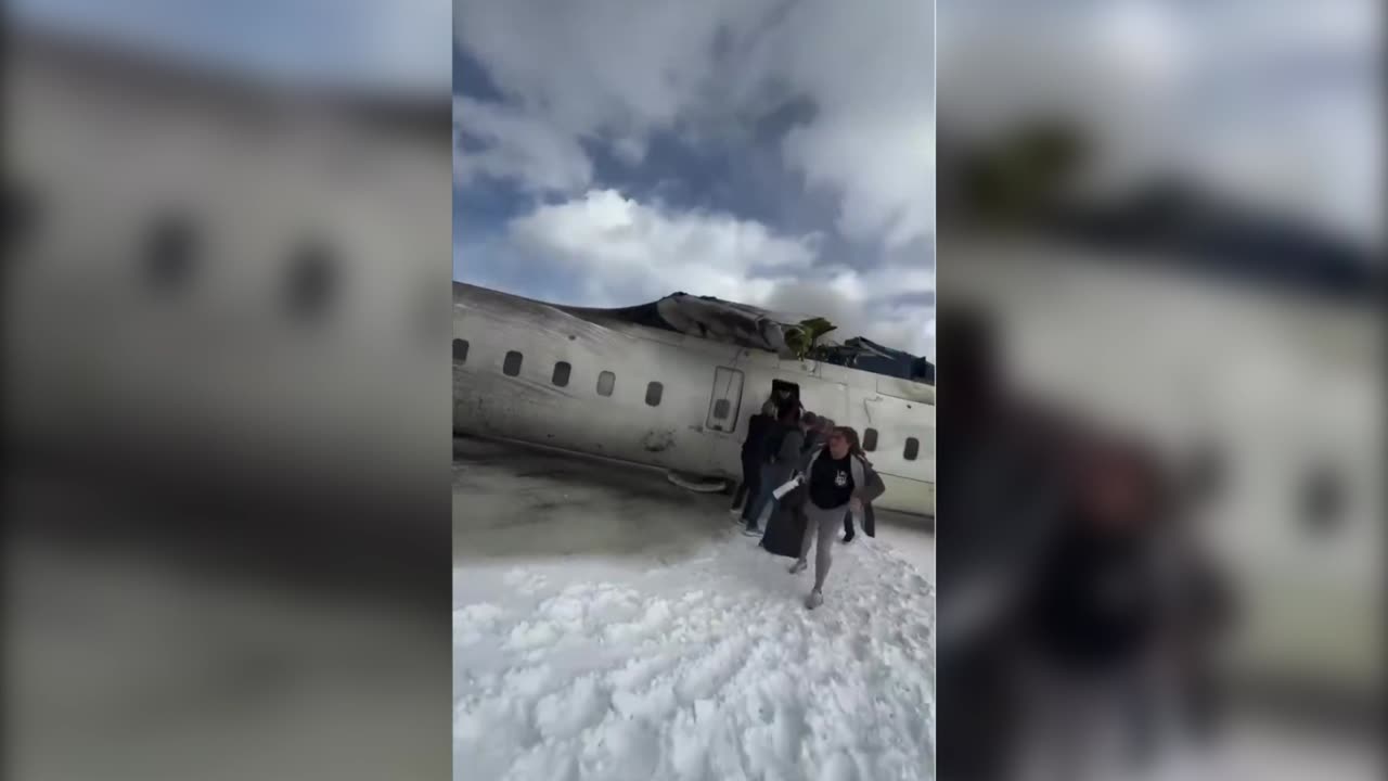 Passagieraufnahmen zeigen den Flugzeugabsturz am Pearson Airport in Toronto
