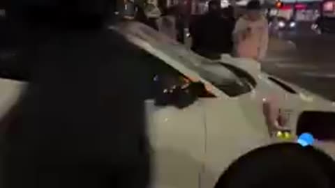 Crowd Destroys Self Driving Car In Los Angeles